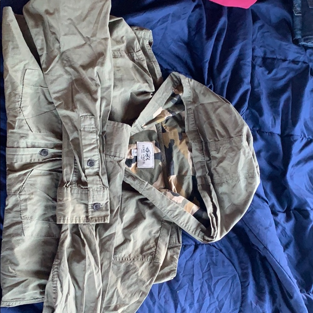 Button down - Picture 2 of 4